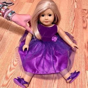 American Girl Doll blonde/blue with full wardrobe